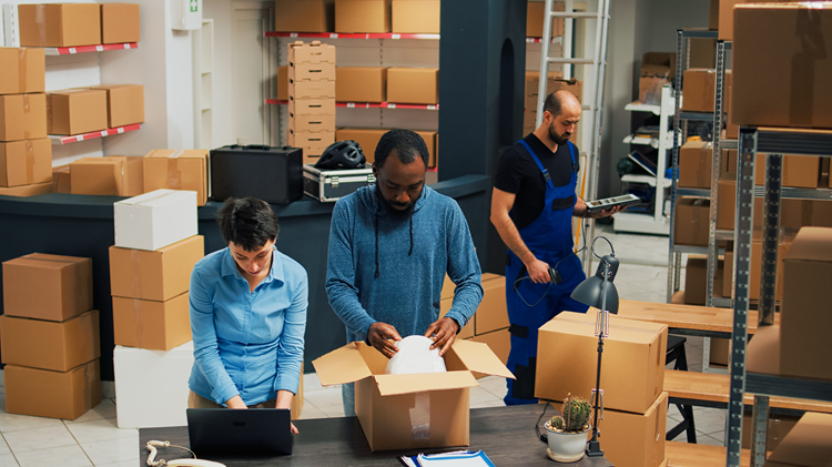 Employees Retail Storage Web Edit